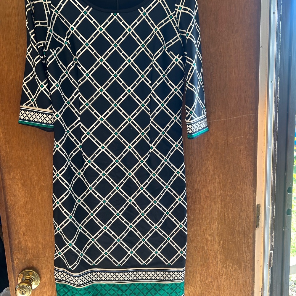 Elegant Black and Green Geometric Dress